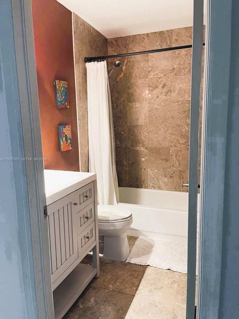 VILLAS AT THE HAMMOCKS CO - Residential