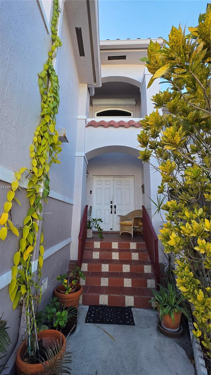 VILLAS AT THE HAMMOCKS CO - Residential