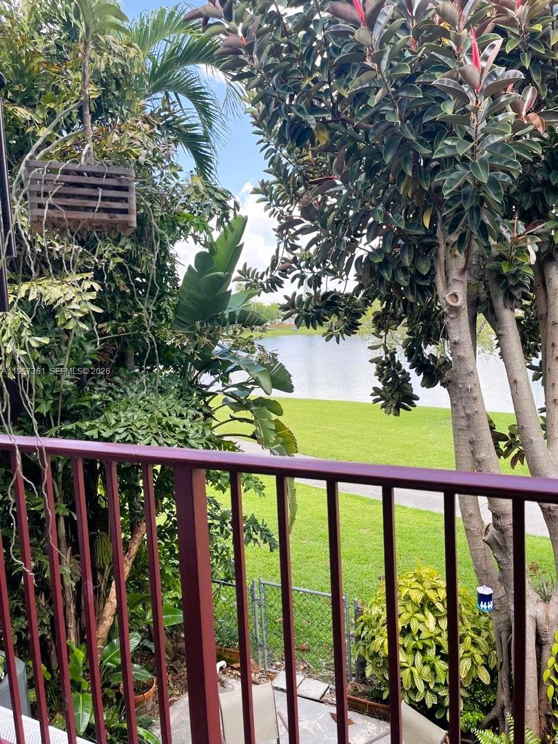 VILLAS AT THE HAMMOCKS CO - Residential