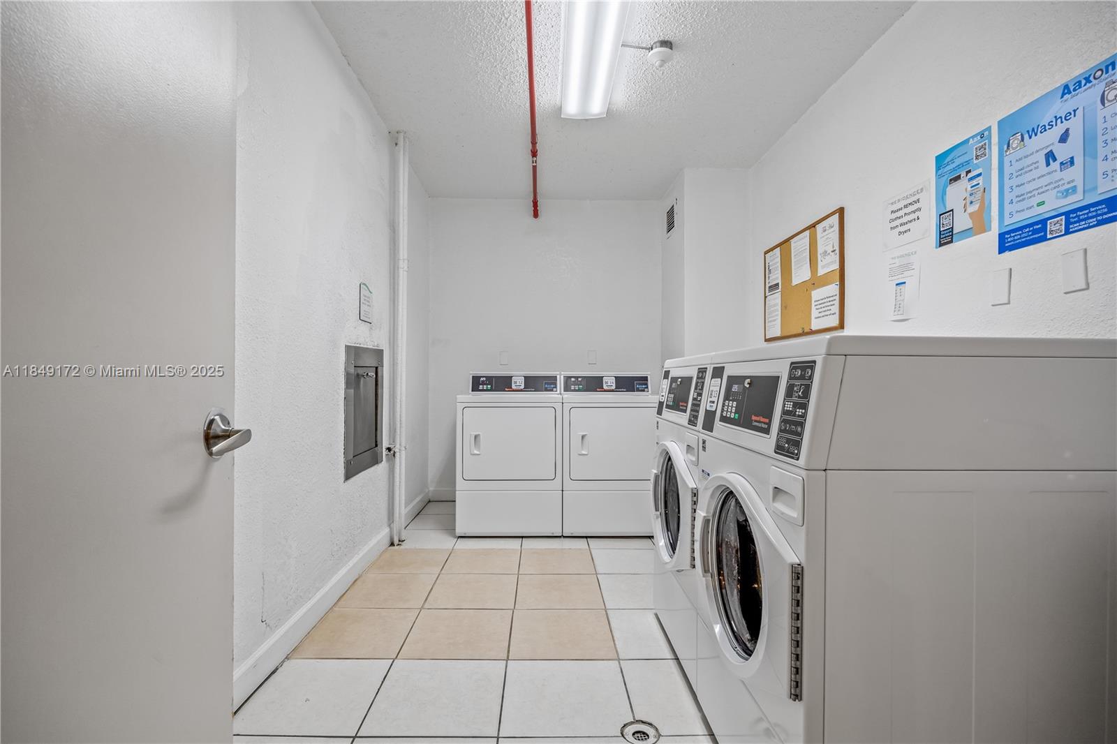 RESIDENCES ON HOLLYWOOD B - Residential Lease