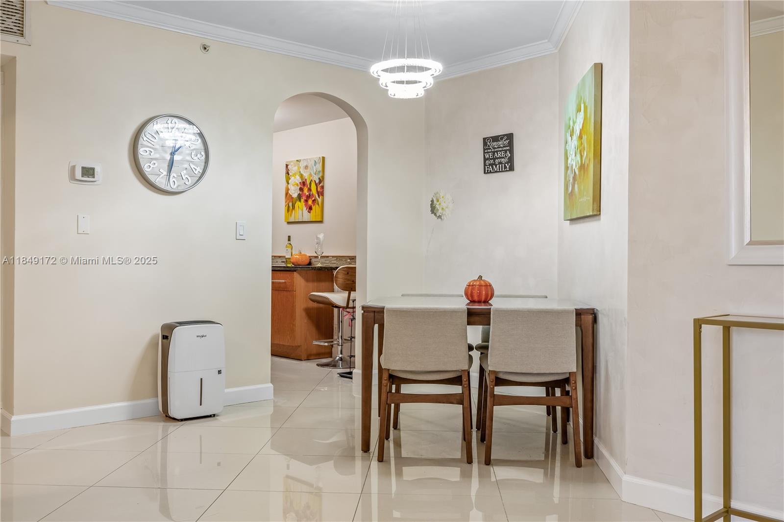 RESIDENCES ON HOLLYWOOD B - Residential Lease