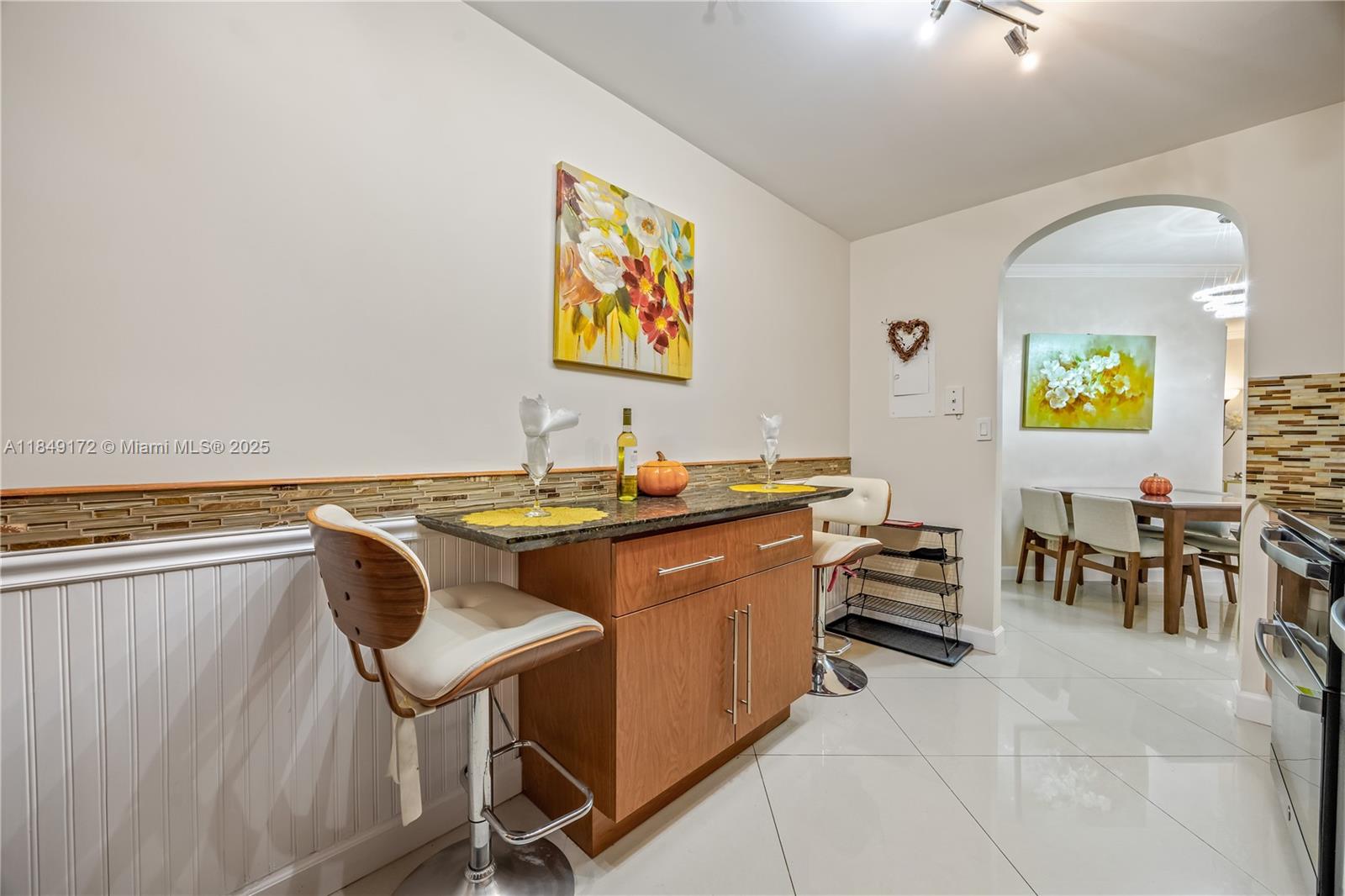 RESIDENCES ON HOLLYWOOD B - Residential Lease