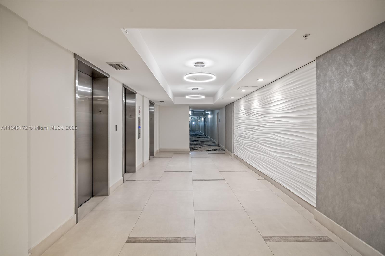 RESIDENCES ON HOLLYWOOD B - Residential Lease