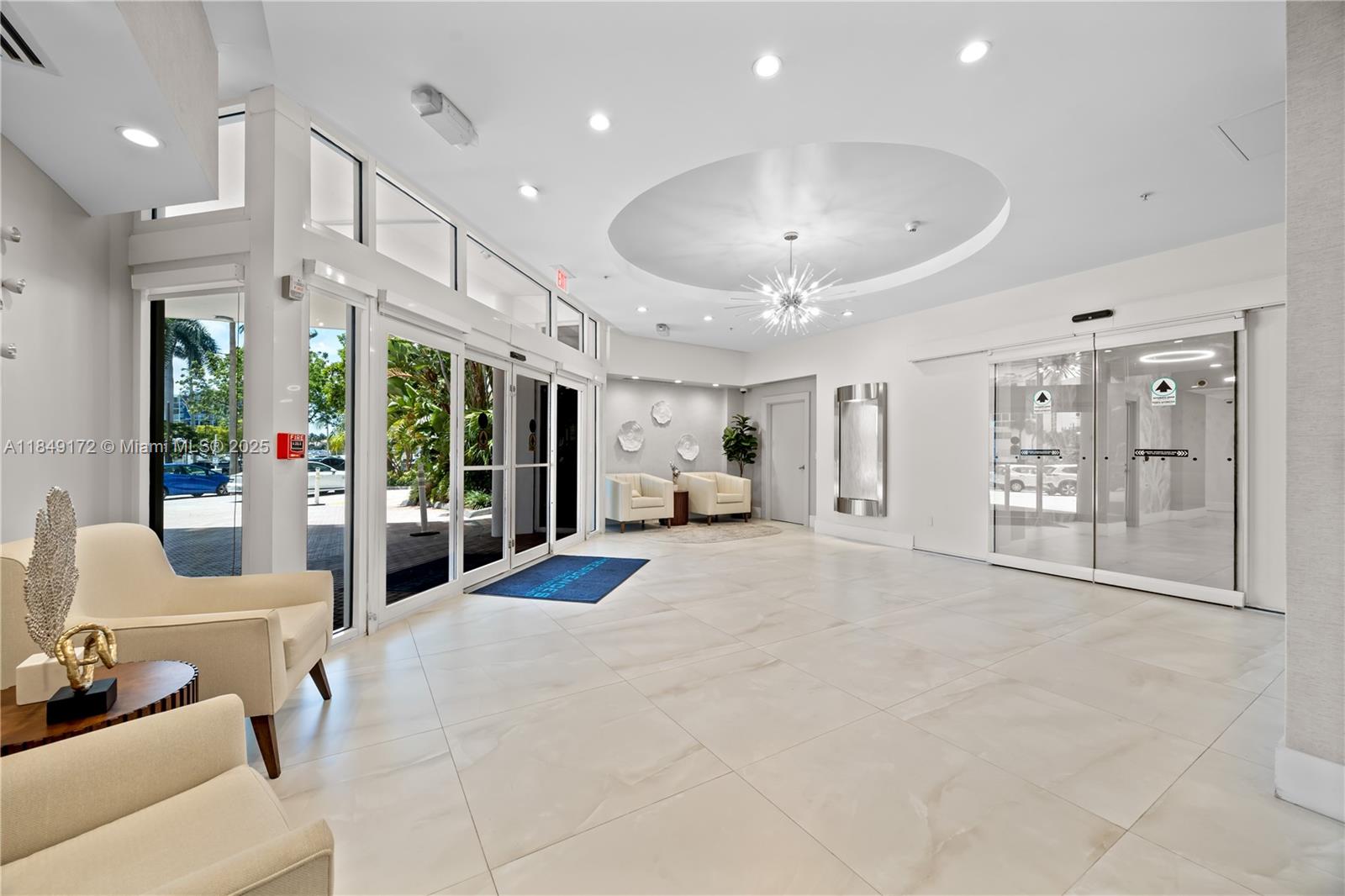 RESIDENCES ON HOLLYWOOD B - Residential Lease