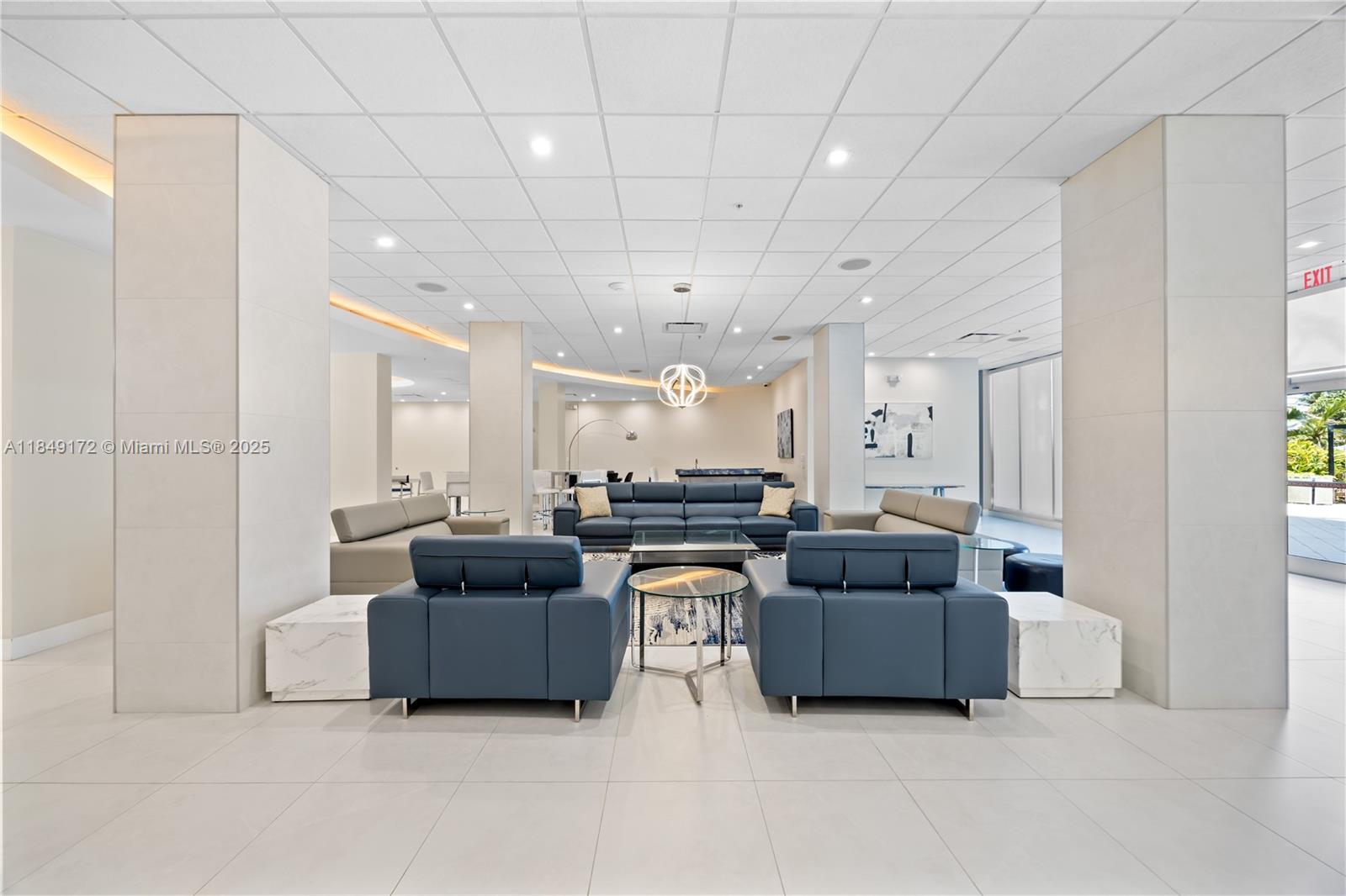 RESIDENCES ON HOLLYWOOD B - Residential Lease