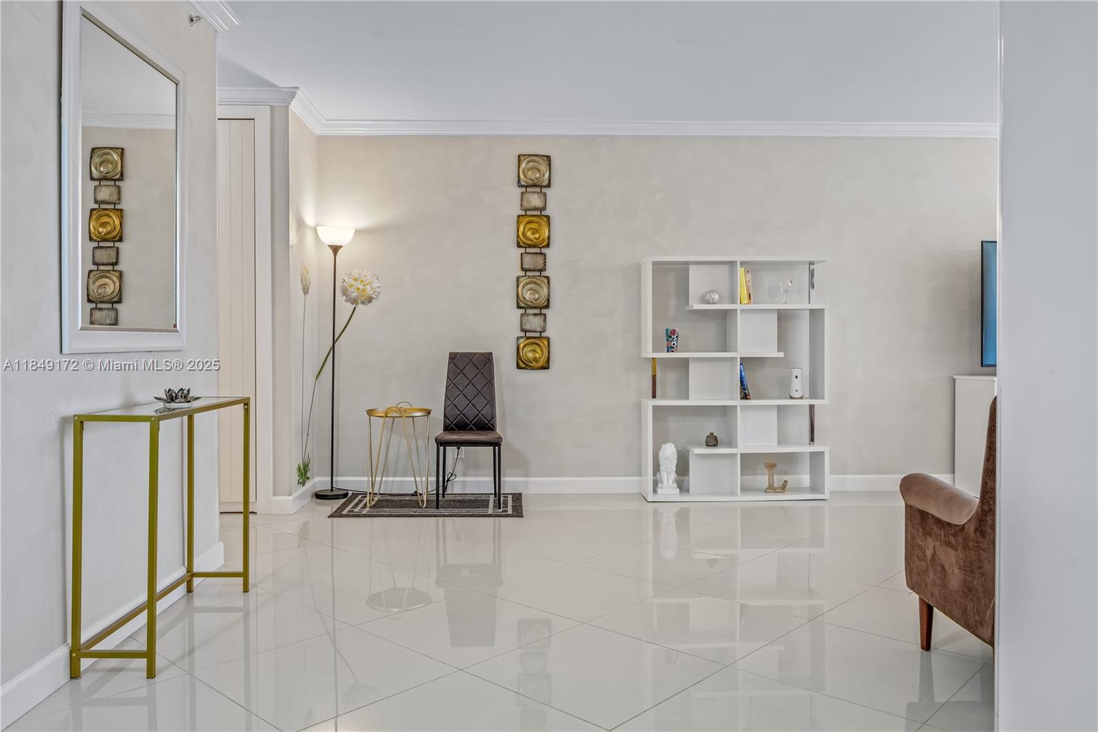 RESIDENCES ON HOLLYWOOD B - Residential Lease