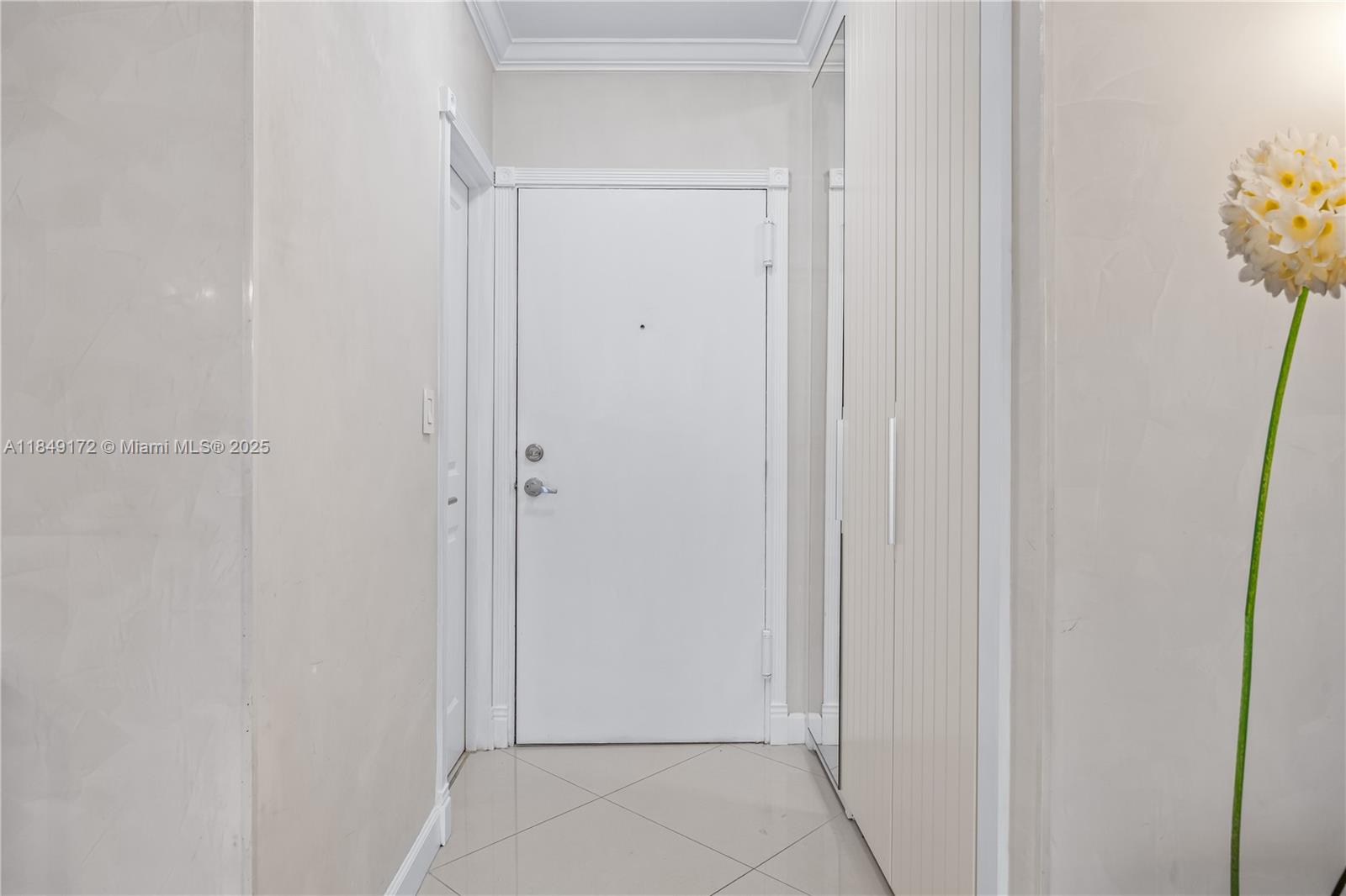 RESIDENCES ON HOLLYWOOD B - Residential Lease