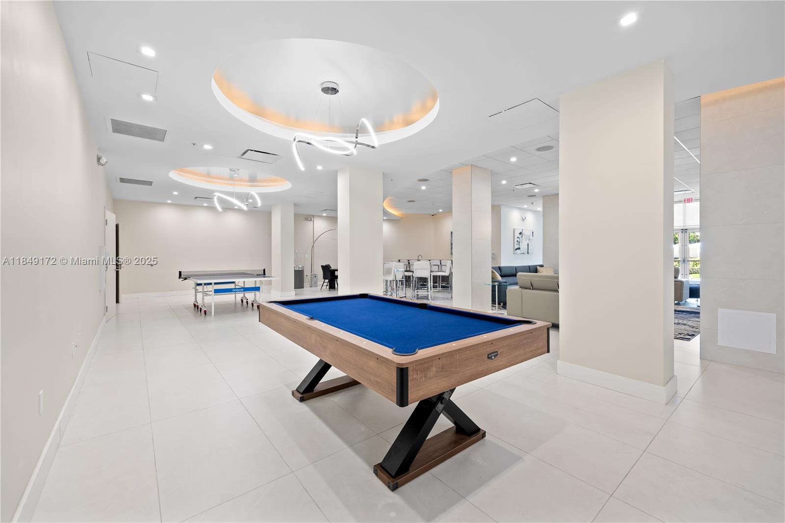 RESIDENCES ON HOLLYWOOD B - Residential Lease