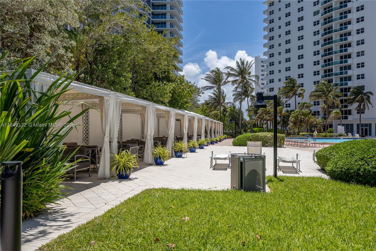 RESIDENCES ON HOLLYWOOD B - Residential Lease