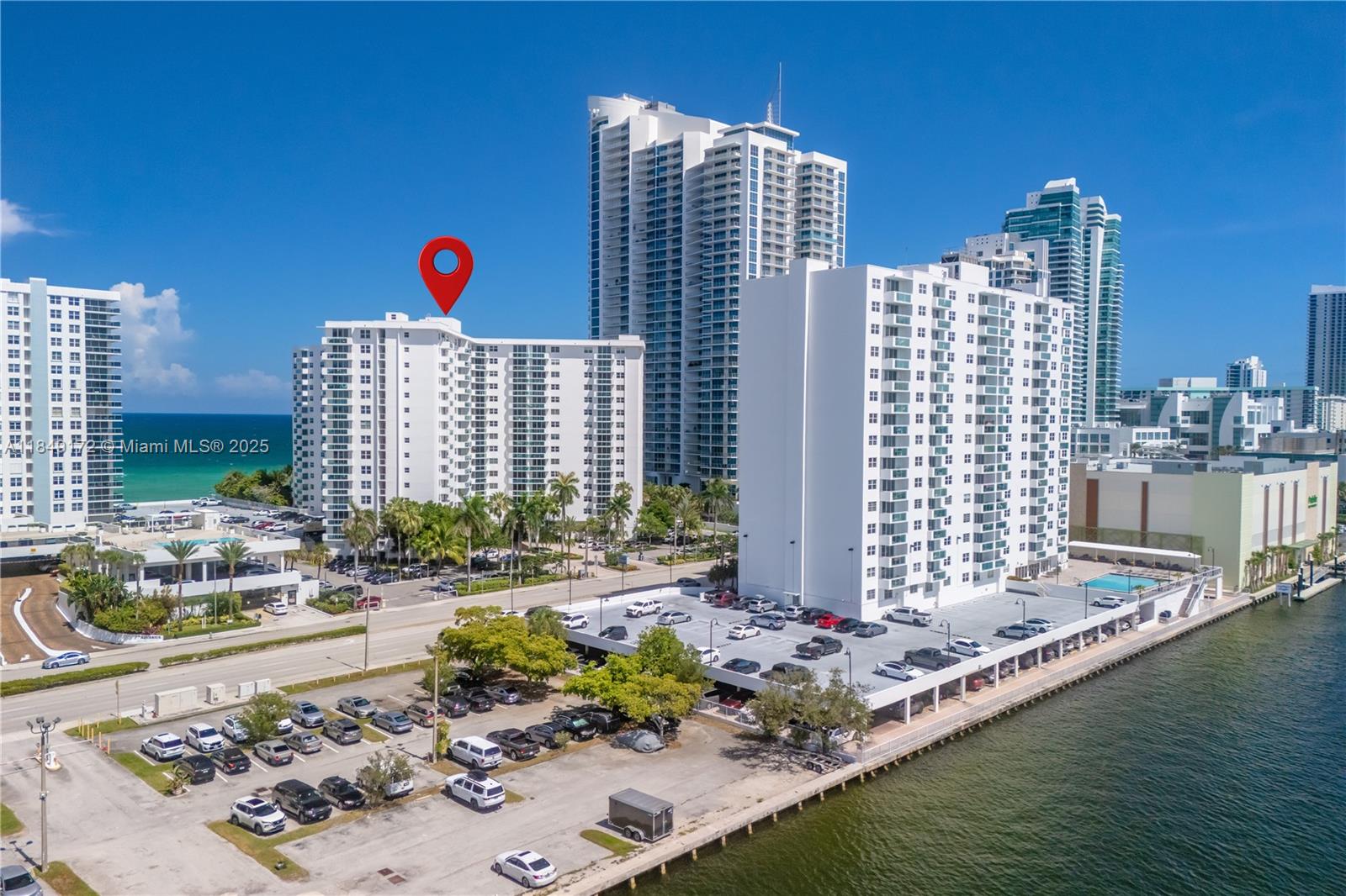 RESIDENCES ON HOLLYWOOD B - Residential Lease