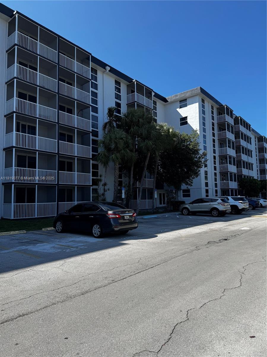 1 Bed / 1 Bath in Prime Location!
Located near all the top attractions, major highways, shopping, and just minutes from the beach! This spacious unit features a brand-new balcony, new central A/C system, and fresh updates throughout. Unit located close to laundry and elevators and has two side by side parking spots. All in a quiet, well-maintained community that features a pool, and a club house.