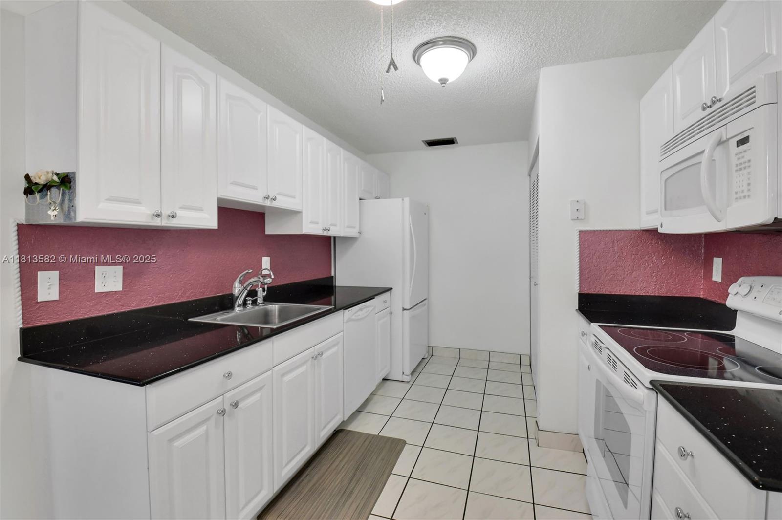 DELRAY VILLAS 1 - Residential