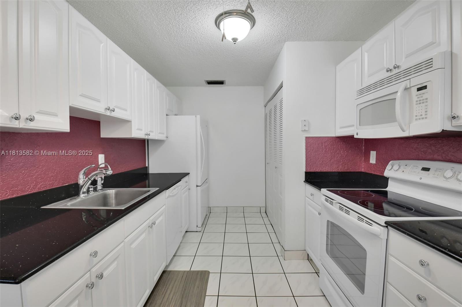 DELRAY VILLAS 1 - Residential