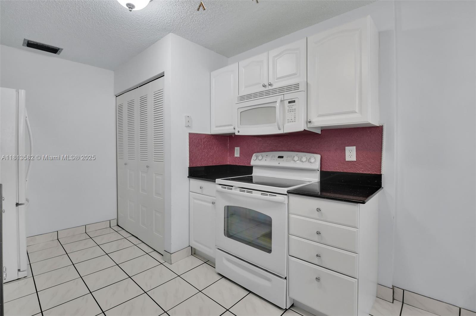DELRAY VILLAS 1 - Residential