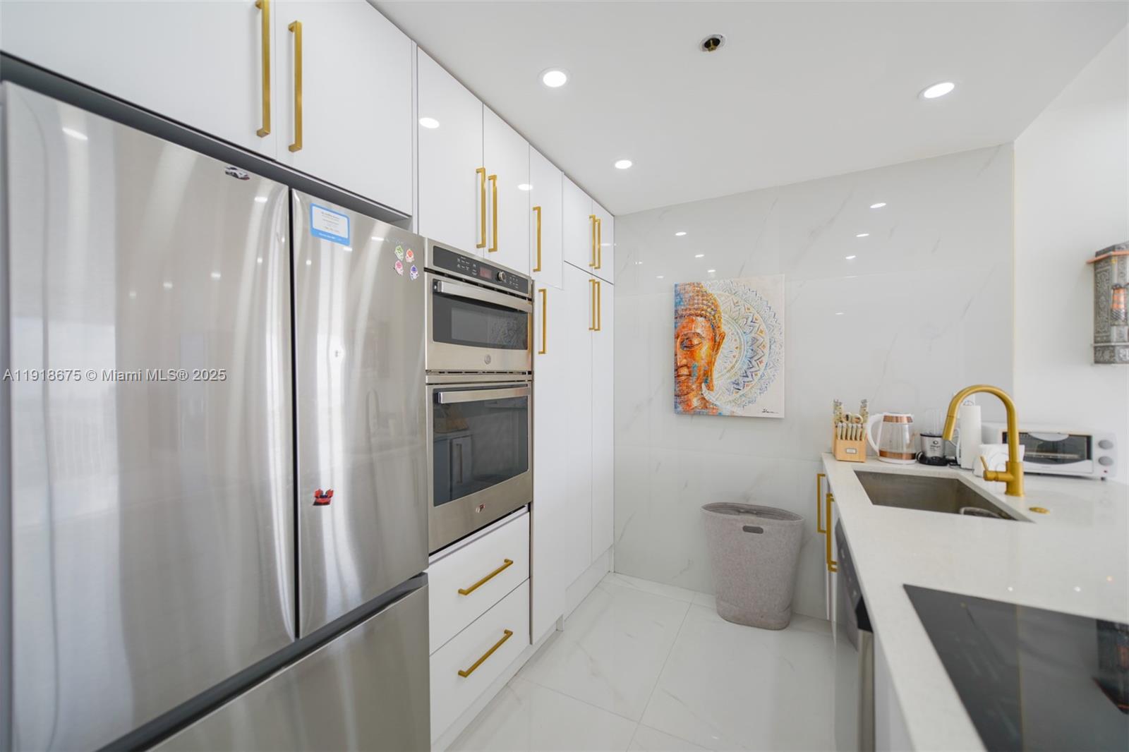 THE GRANDVIEW PALACE COND - Residential