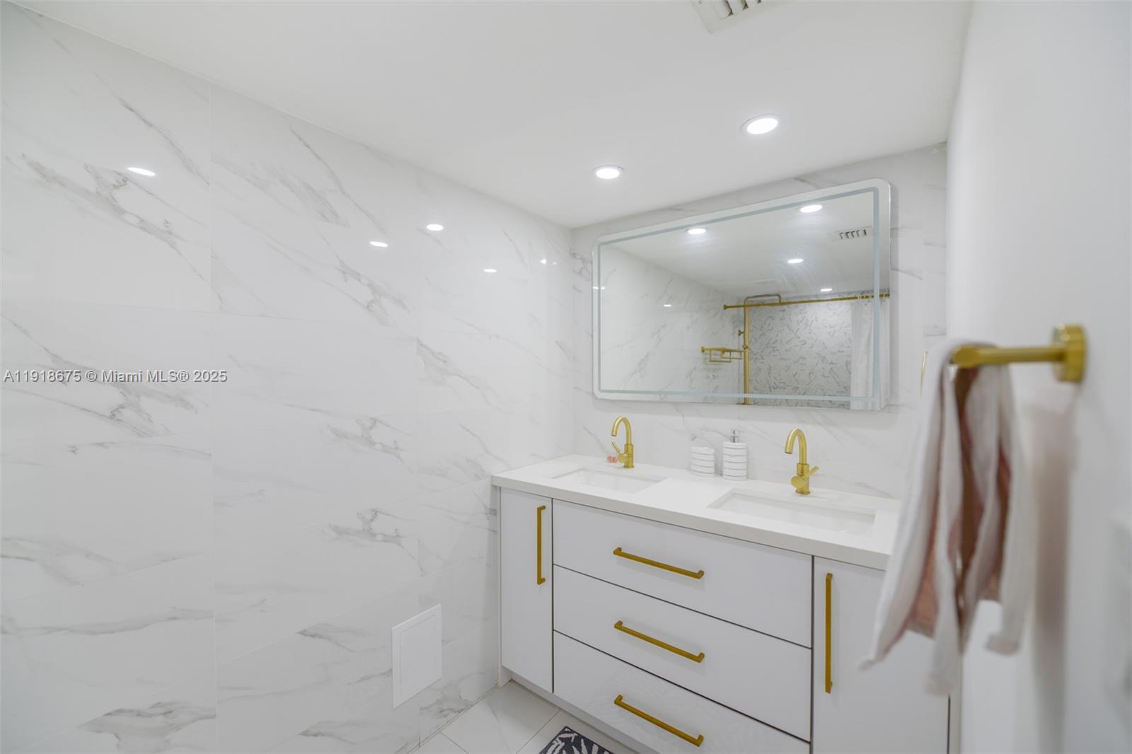 THE GRANDVIEW PALACE COND - Residential