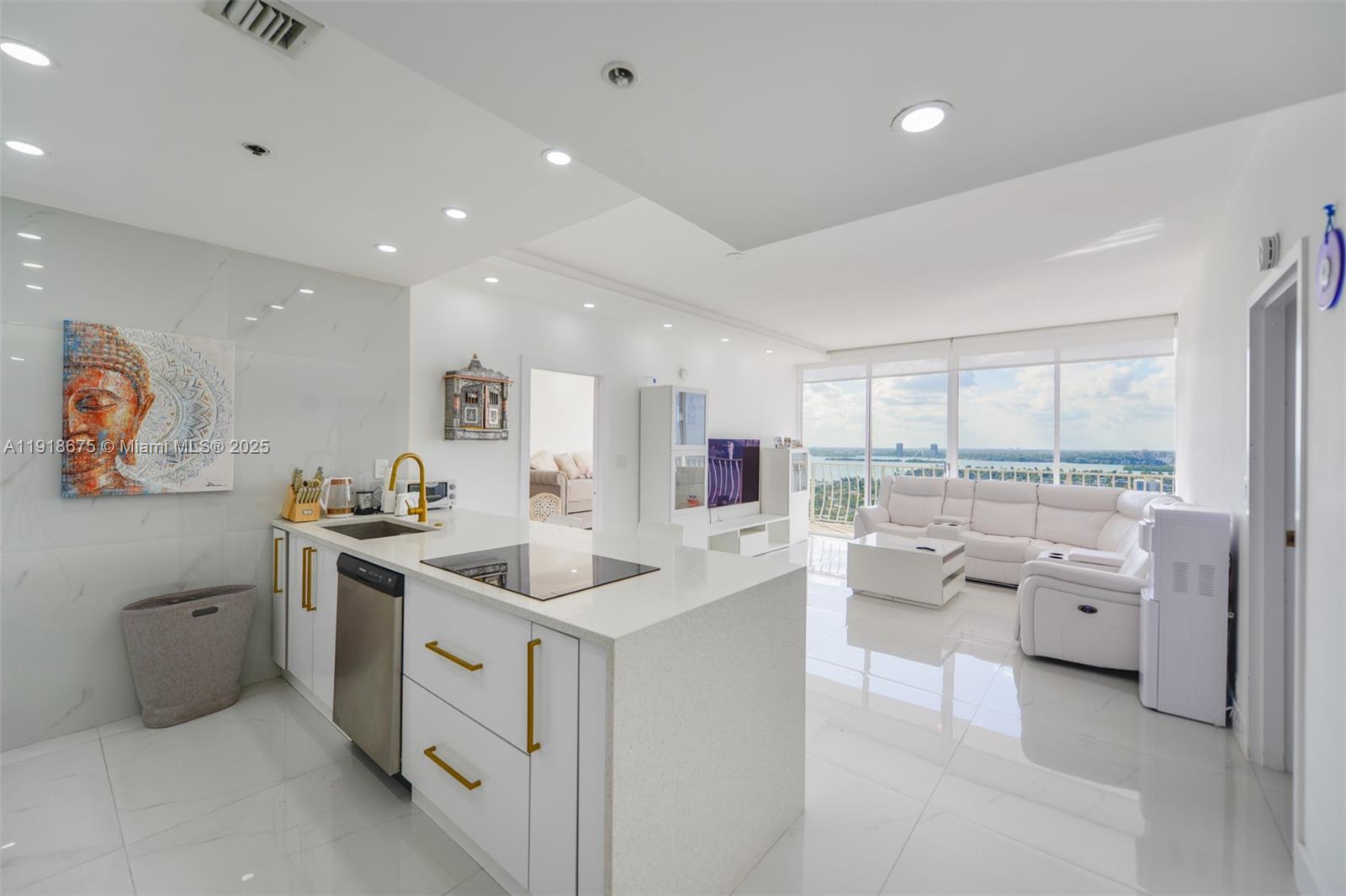 THE GRANDVIEW PALACE COND - Residential