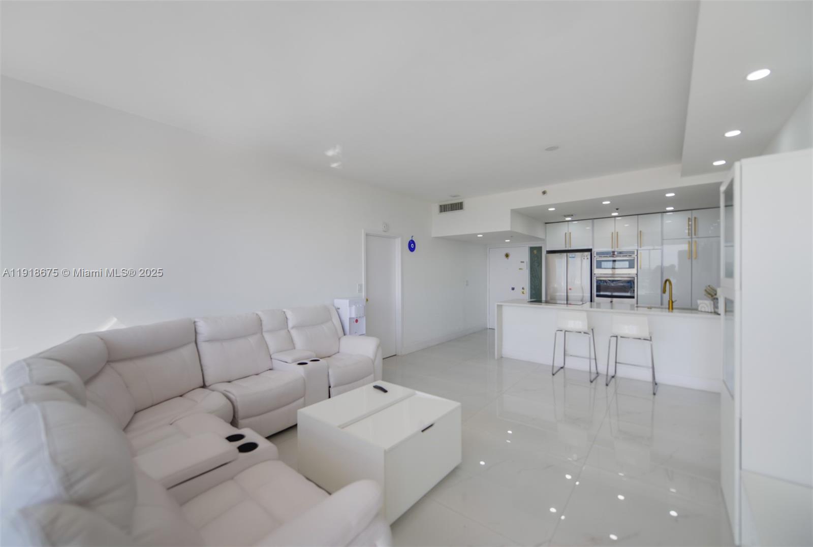 THE GRANDVIEW PALACE COND - Residential