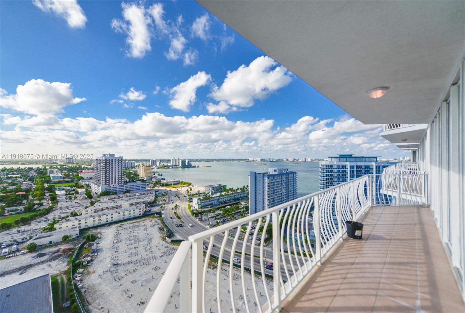 7601 E Treasure Dr PH103