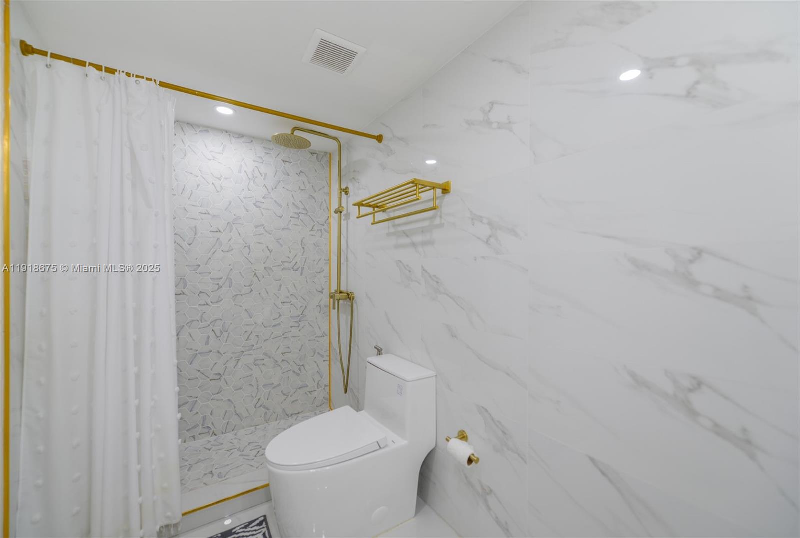 THE GRANDVIEW PALACE COND - Residential