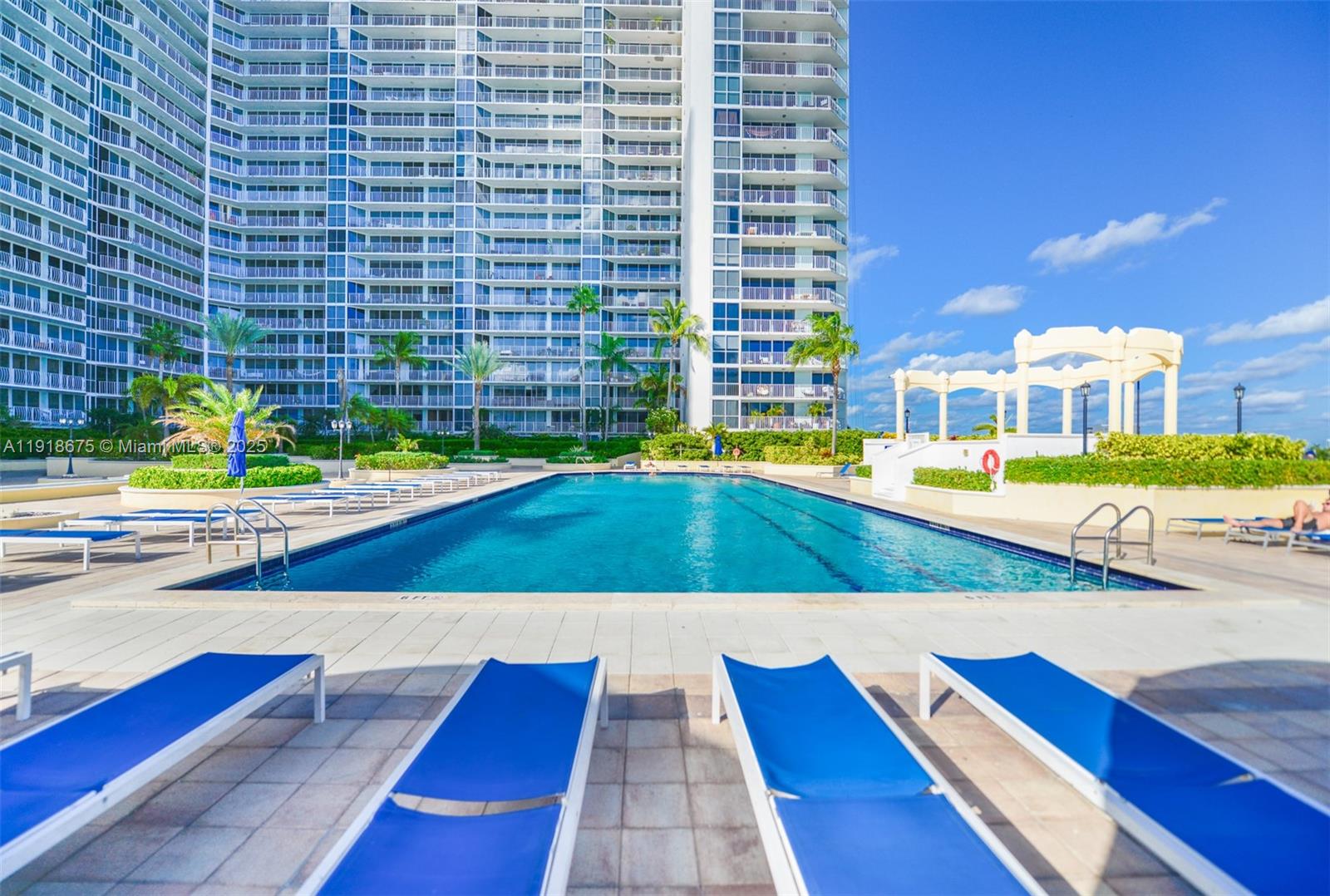 THE GRANDVIEW PALACE COND - Residential