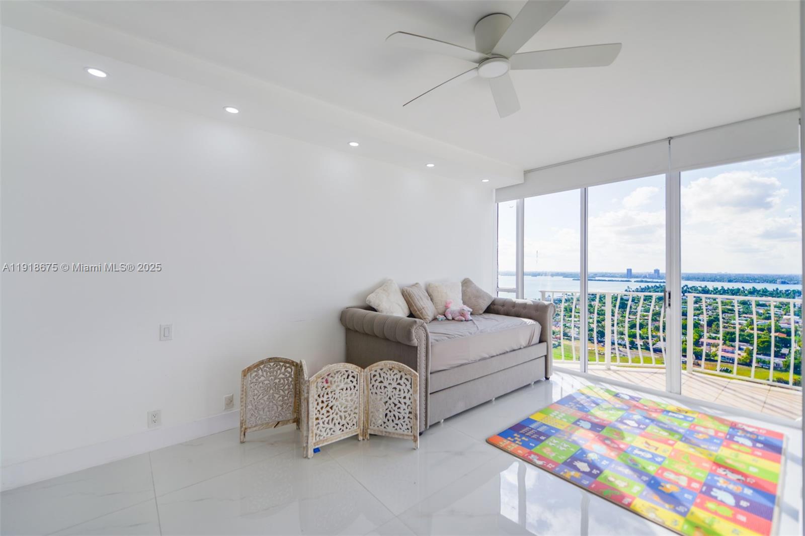 THE GRANDVIEW PALACE COND - Residential