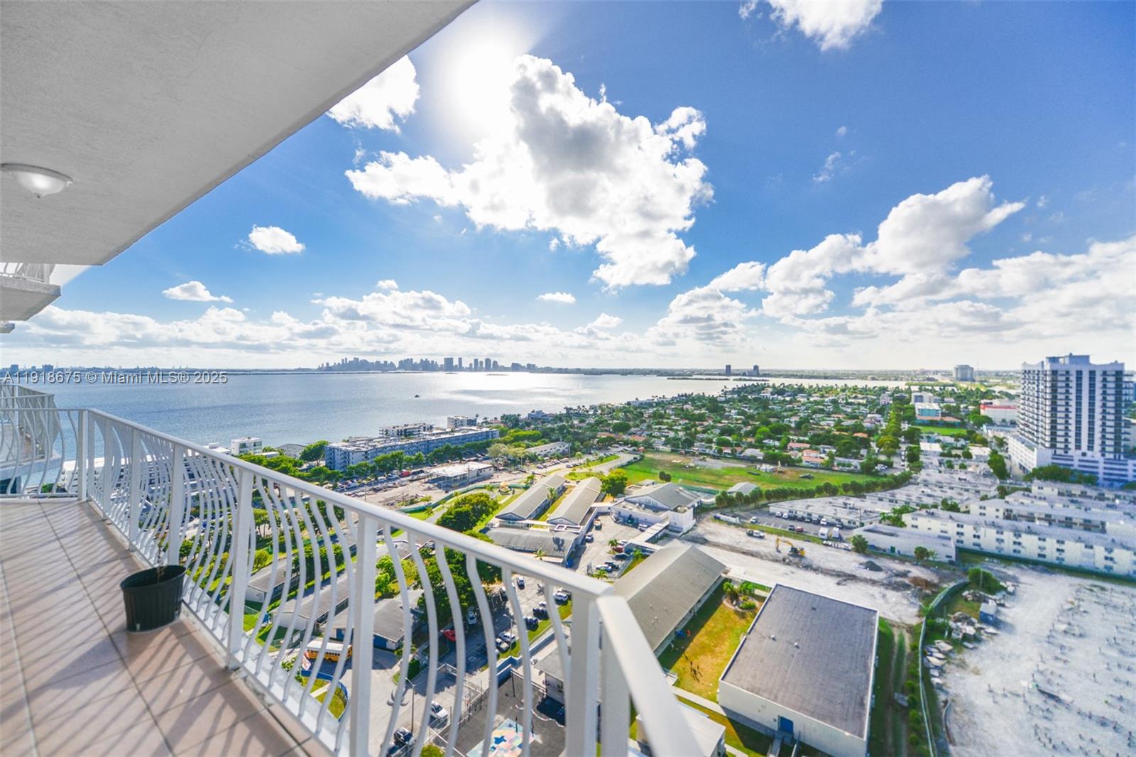 7601 E Treasure Dr PH103