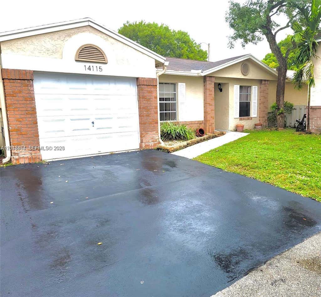 Photo of 14115 Langley Pl, Davie, FL 33325 (MLS # A12018454)