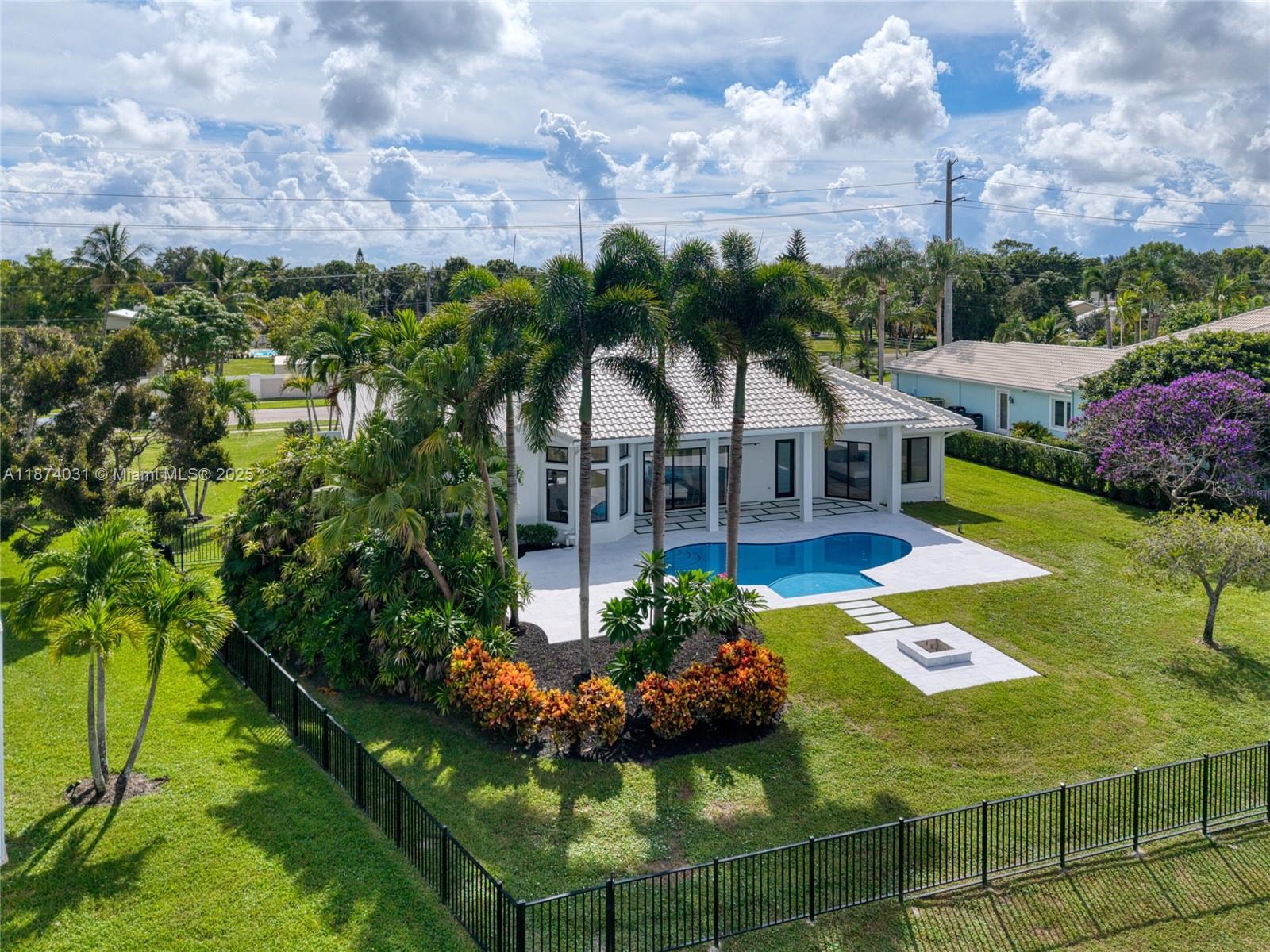 PALM COVE - Residential