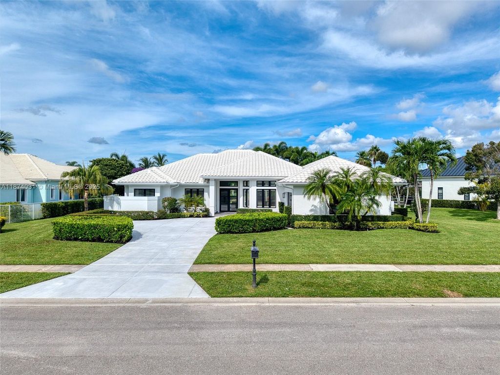 Photo of 18573 Lakeside Gardens Dr, Jupiter, FL 33458 (MLS # A11874031)