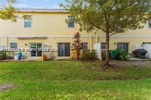 4040 NW 11th St 4040