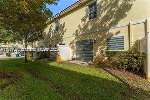 4040 NW 11th St 4040