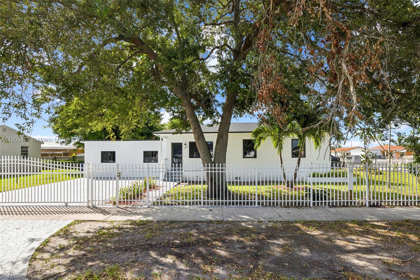 BROADMOOR MANOR - Residential