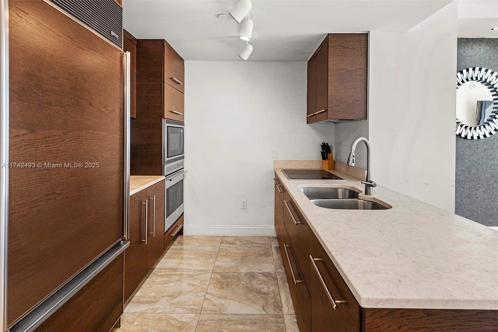 ICON BRICKELL CONDO NO 3 - Residential