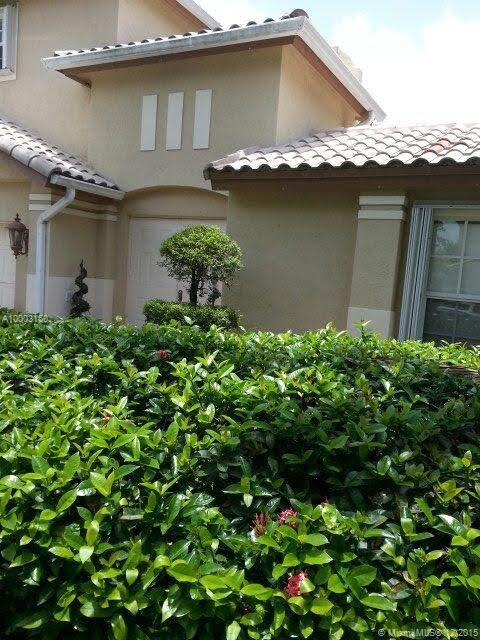 DORAL ISLES RIVIERA - Residential