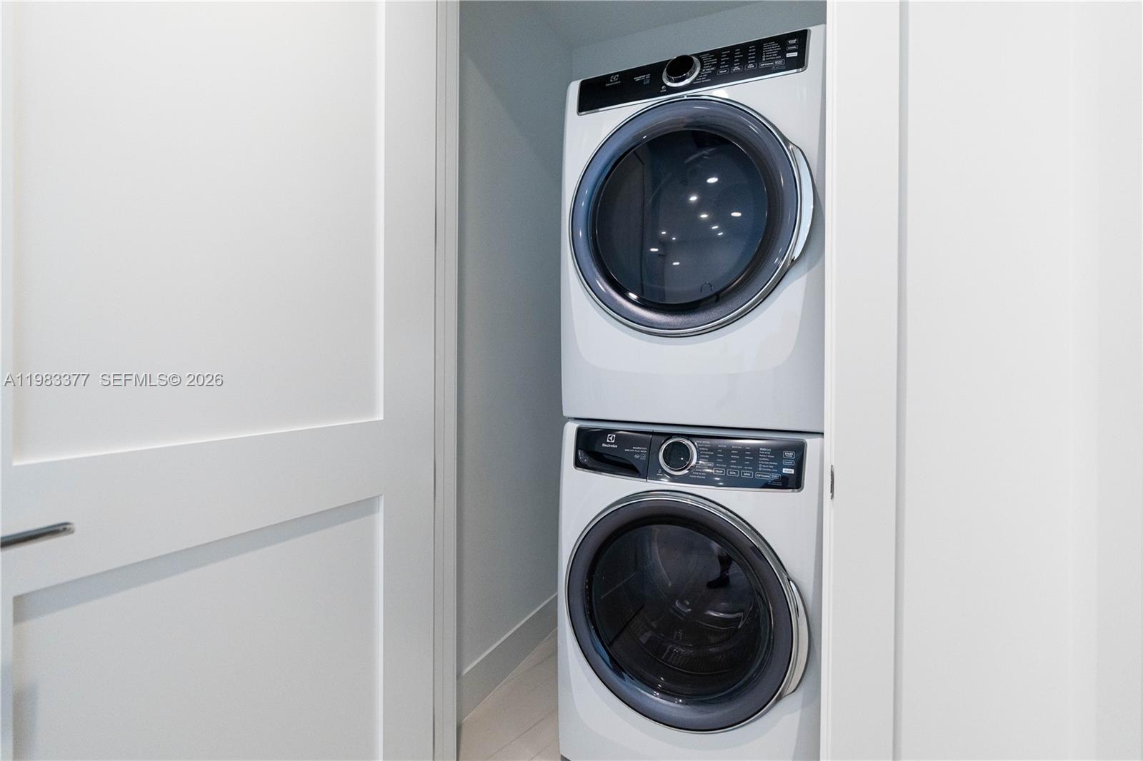 SELENE OCEANFRONT RESIDEN - Residential