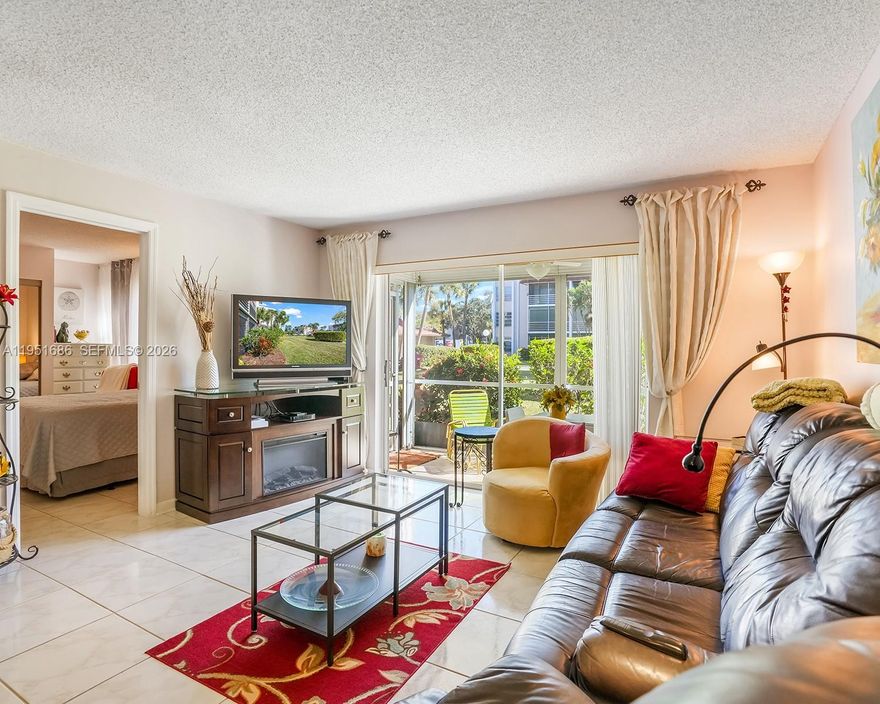 WOW! Beautiful, comfortable, and well-kept 2-bedroom / 2-bath condo with convenient first-floor access. Located in the desirable Inverrary “Las Vistas” community.

Ready to move in! Turnkey and fully furnished—just bring your toothbrush! Features a new tankless water heater (2024) and a peaceful view from your screened-in patio.

Gated community with phone entry. HOA includes internet, cable/TV, outside insurance, reserve funds, water, BBQ, pest control, five heated pools, shuffleboard, gym, and more.

Association requirements: adult community 55+ (at least 1 buyer), other 50+, 20% down payment, 6 months maintenance in escrow for 18 months. Rentals allowed after 2 years of ownership.

Make this property yours! Contact me in English or French.