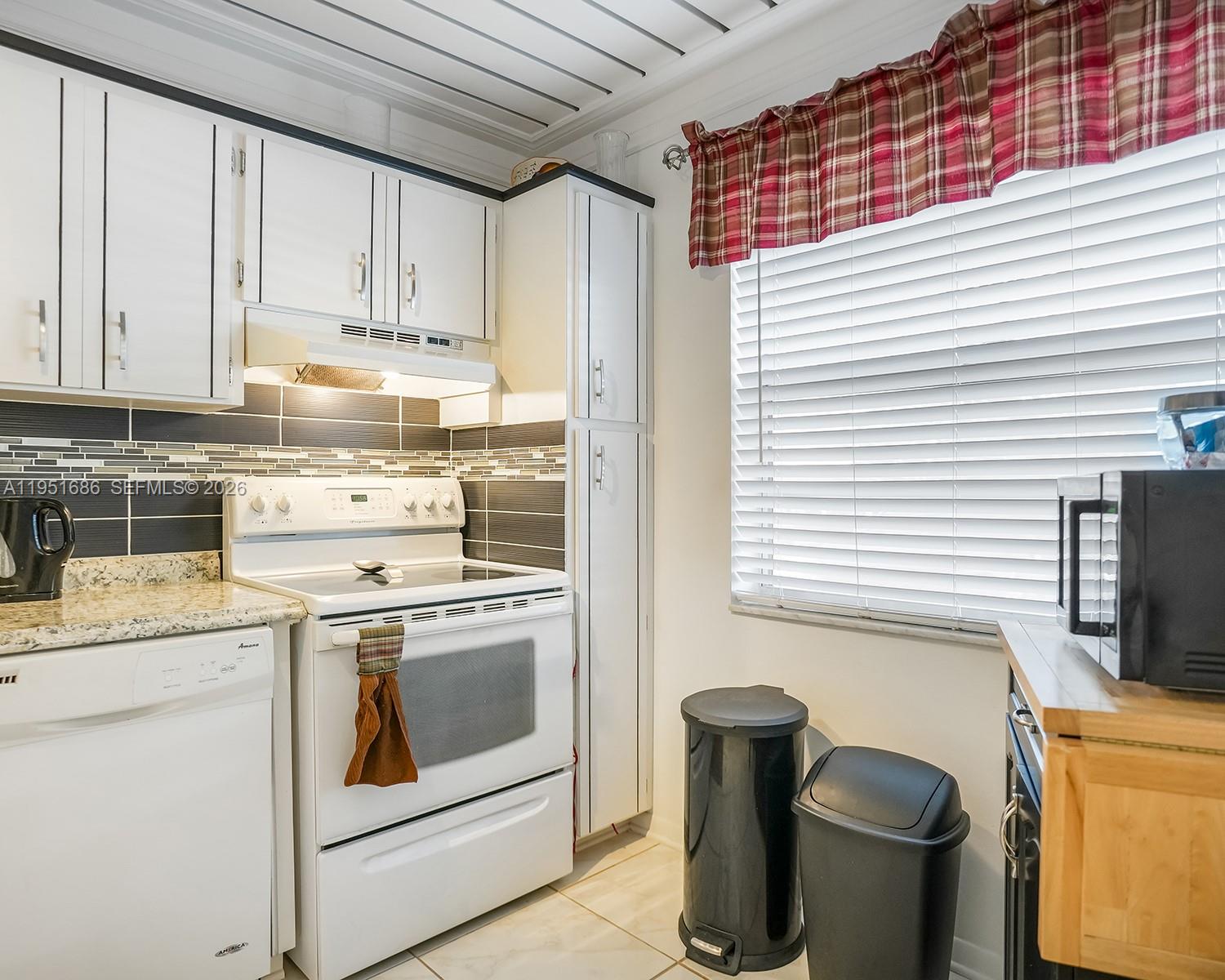 LAS VISTAS H IN INVERRARY - Residential