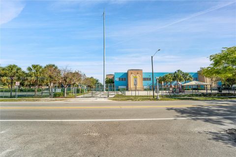 Photo of 919 Hillcrest Dr #210, Hollywood, FL 33021 (MLS # A11983897)