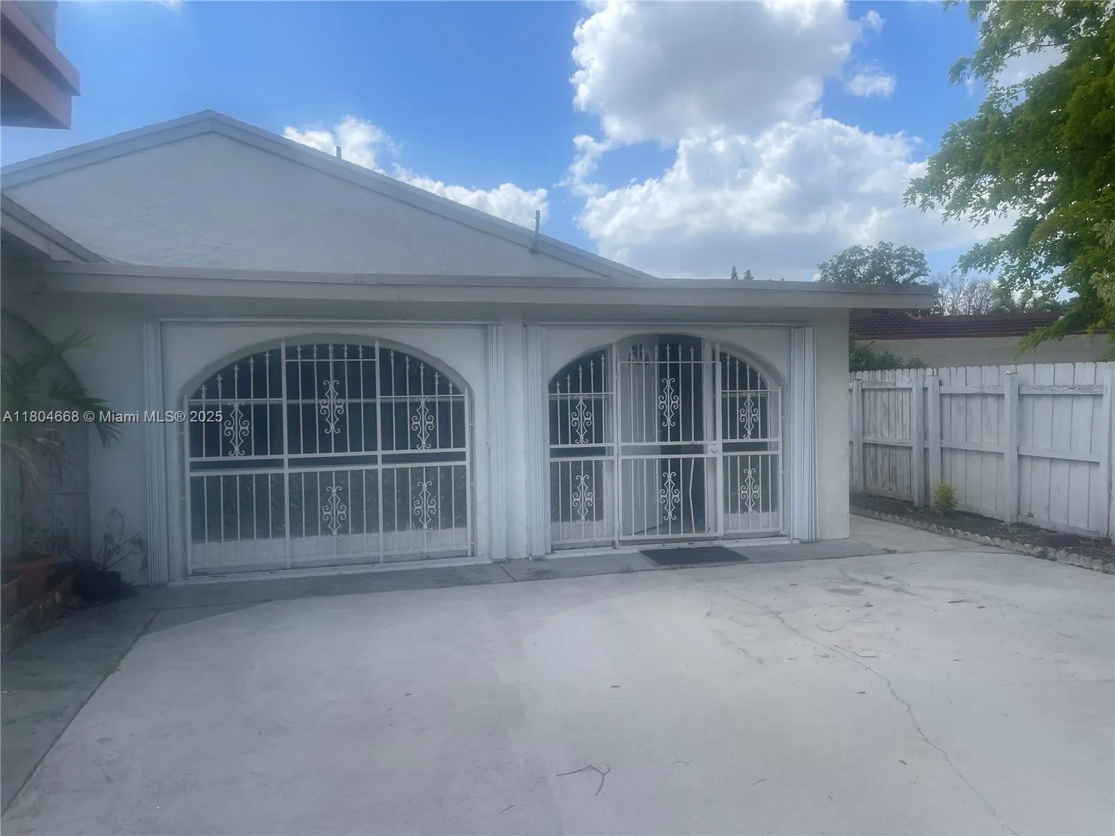 Miami, Florida 33165, United States, 3 Bedrooms Bedrooms, ,2 BathroomsBathrooms,Residential,Active,131725