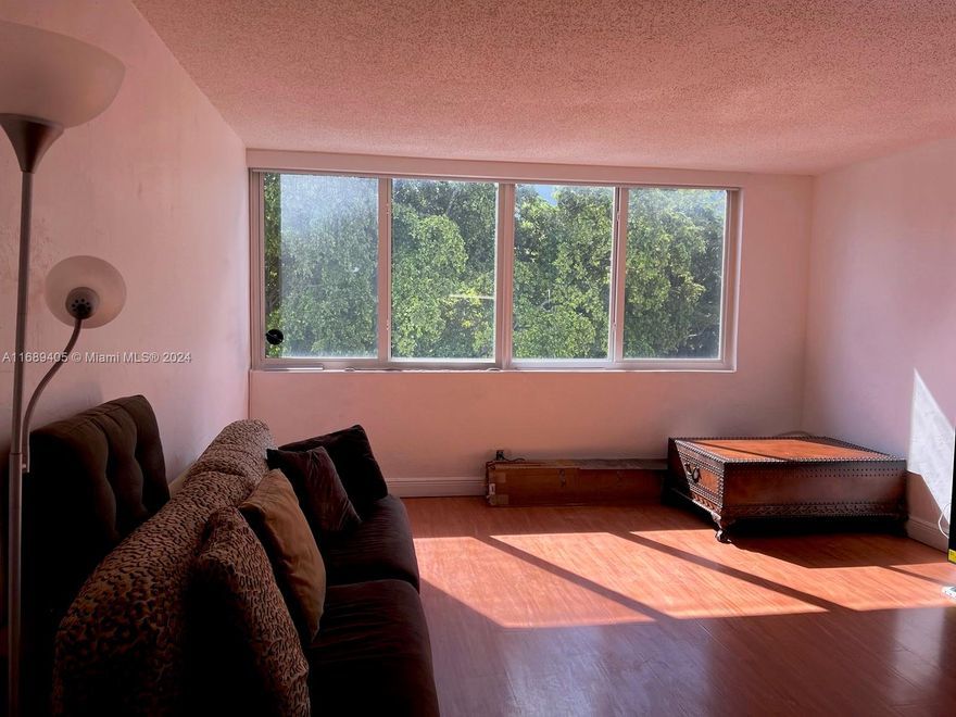 Reduced! Large 1 bedroom 1 bath unit located in the desirable Dadeland Mall neighborhood. The apartment offers great views of the city skyline, open kitchen, electric shades and new bathroom. Enjoy in the building 1 or more parking spaces, new hurricane proof windows and washer and dryer facilities. Close to great schools, shops, bars, restaurants and most highways.
Please be advised that this building requires a minimum down payment of 25% due to lack of reserves.