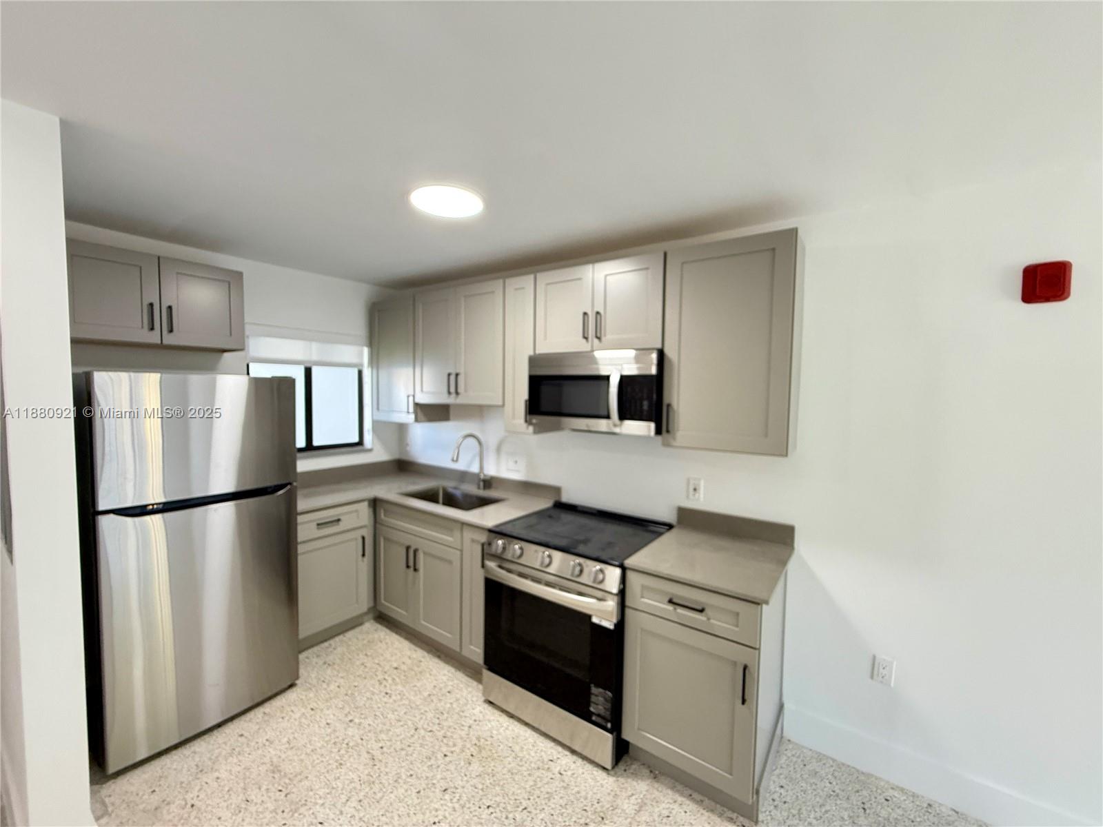 DIXIE HIGHWAY TRACK - Residential Lease
