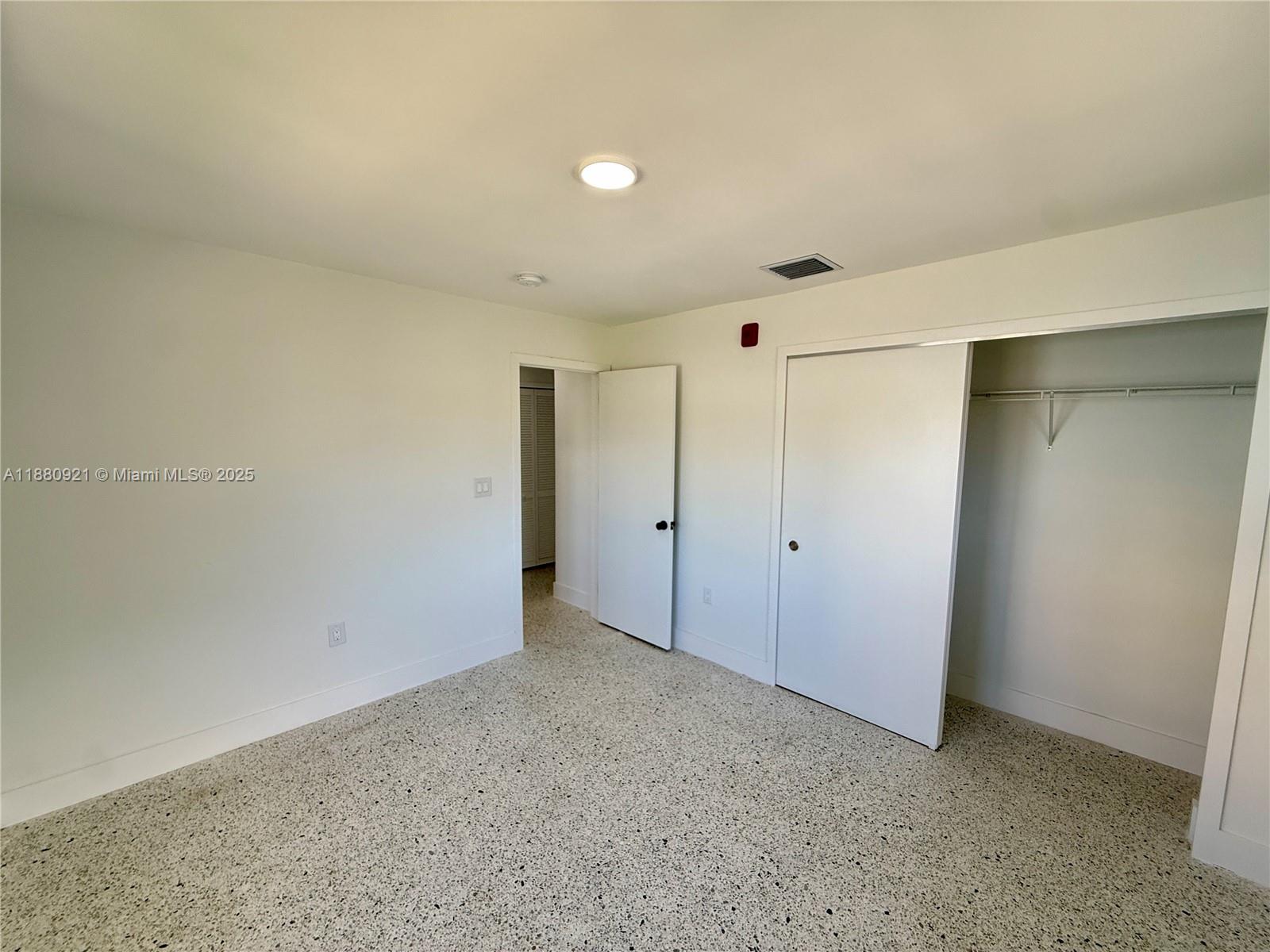 DIXIE HIGHWAY TRACK - Residential Lease