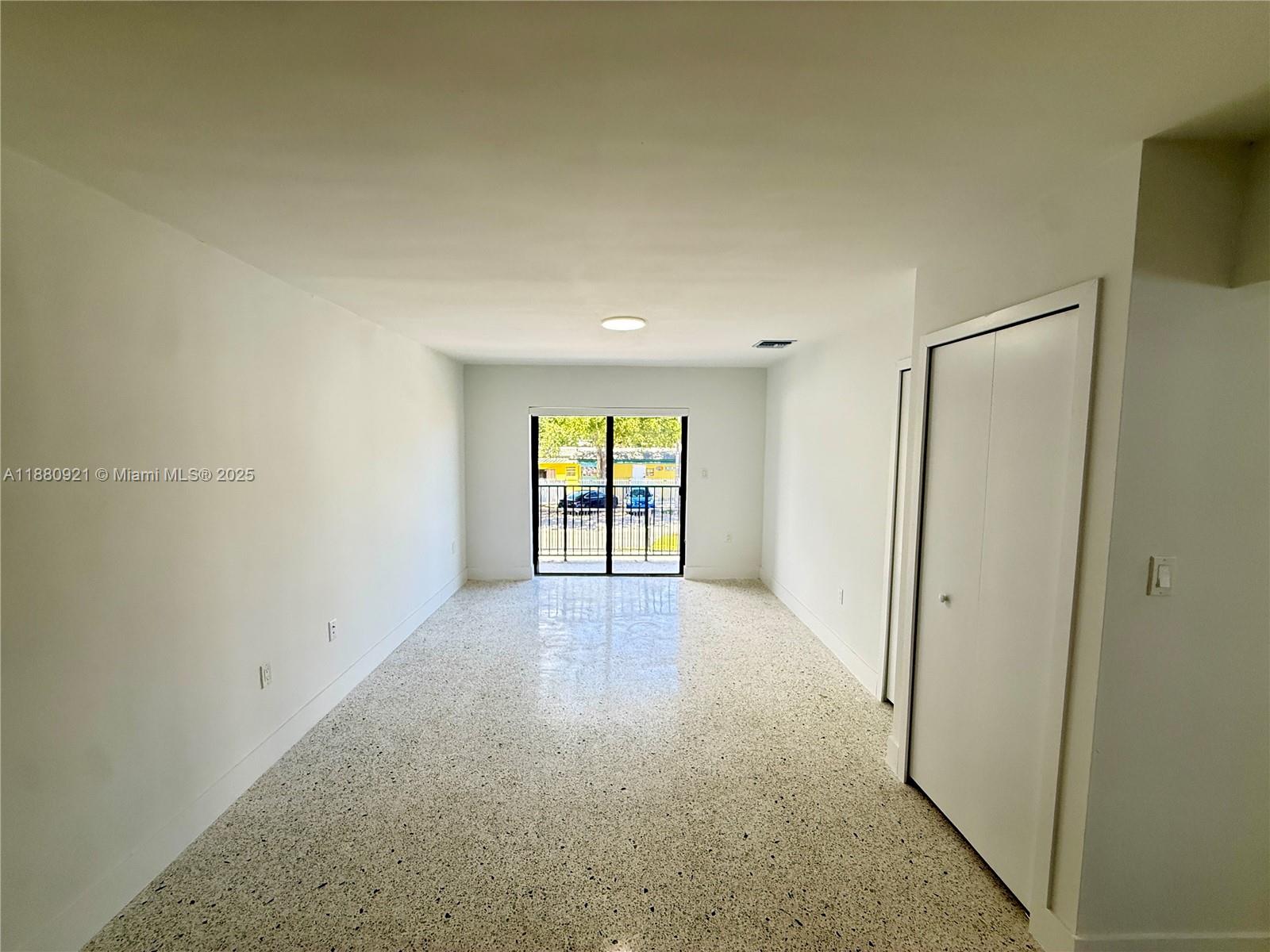 DIXIE HIGHWAY TRACK - Residential Lease