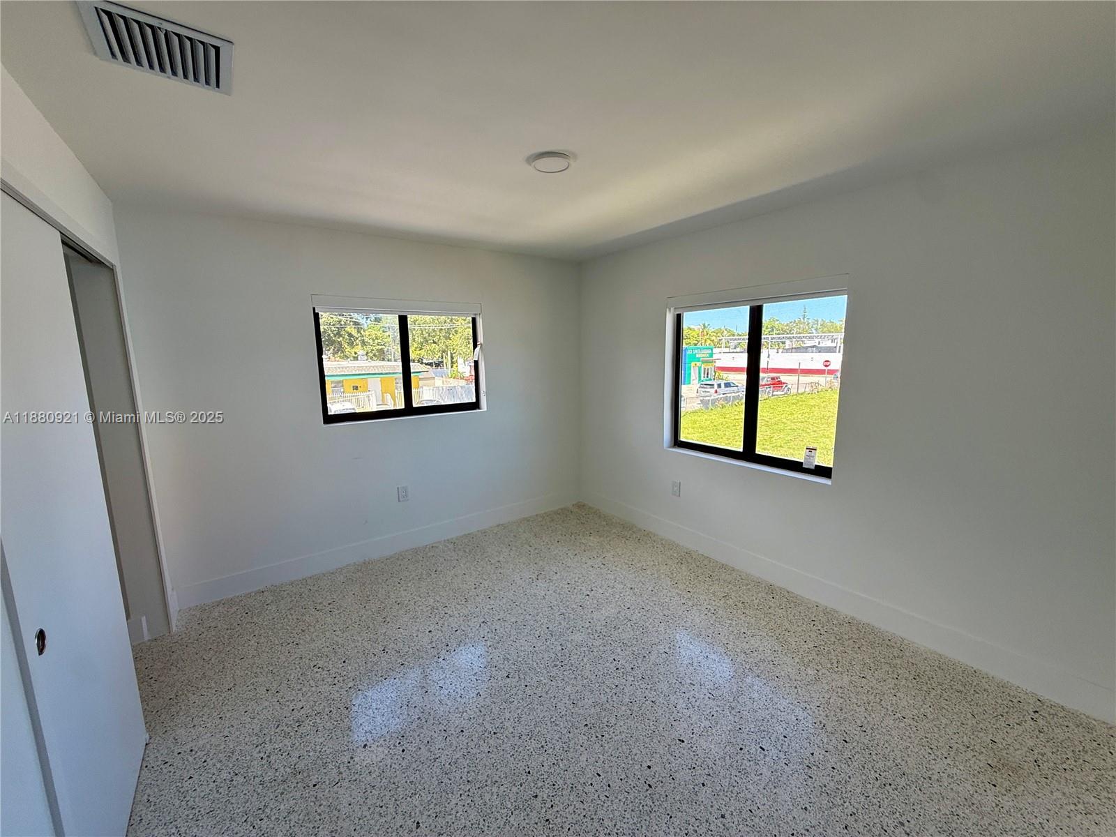 DIXIE HIGHWAY TRACK - Residential Lease