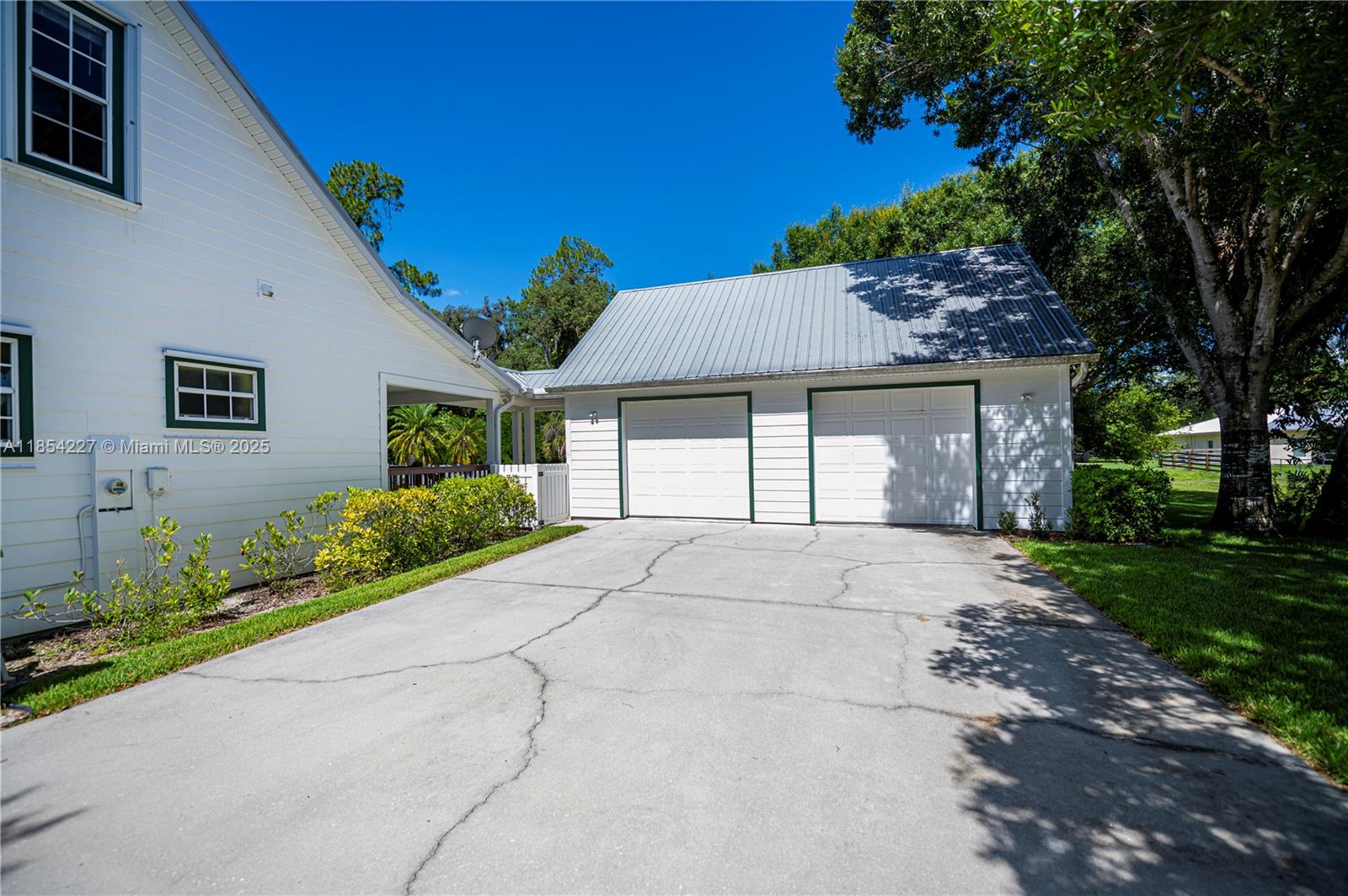 202 N Cypress Ave