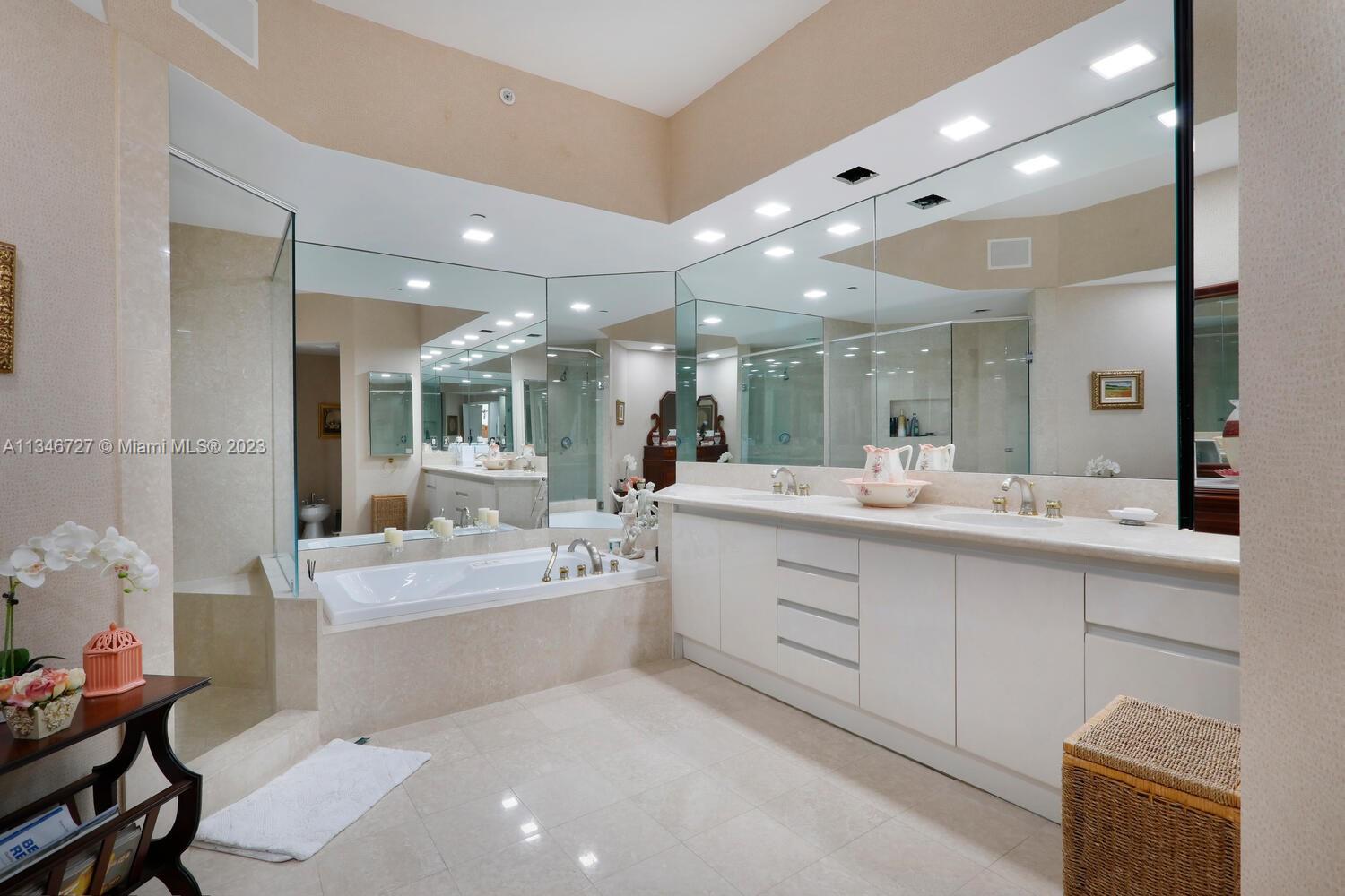 THE GABLES CONDO - Residential