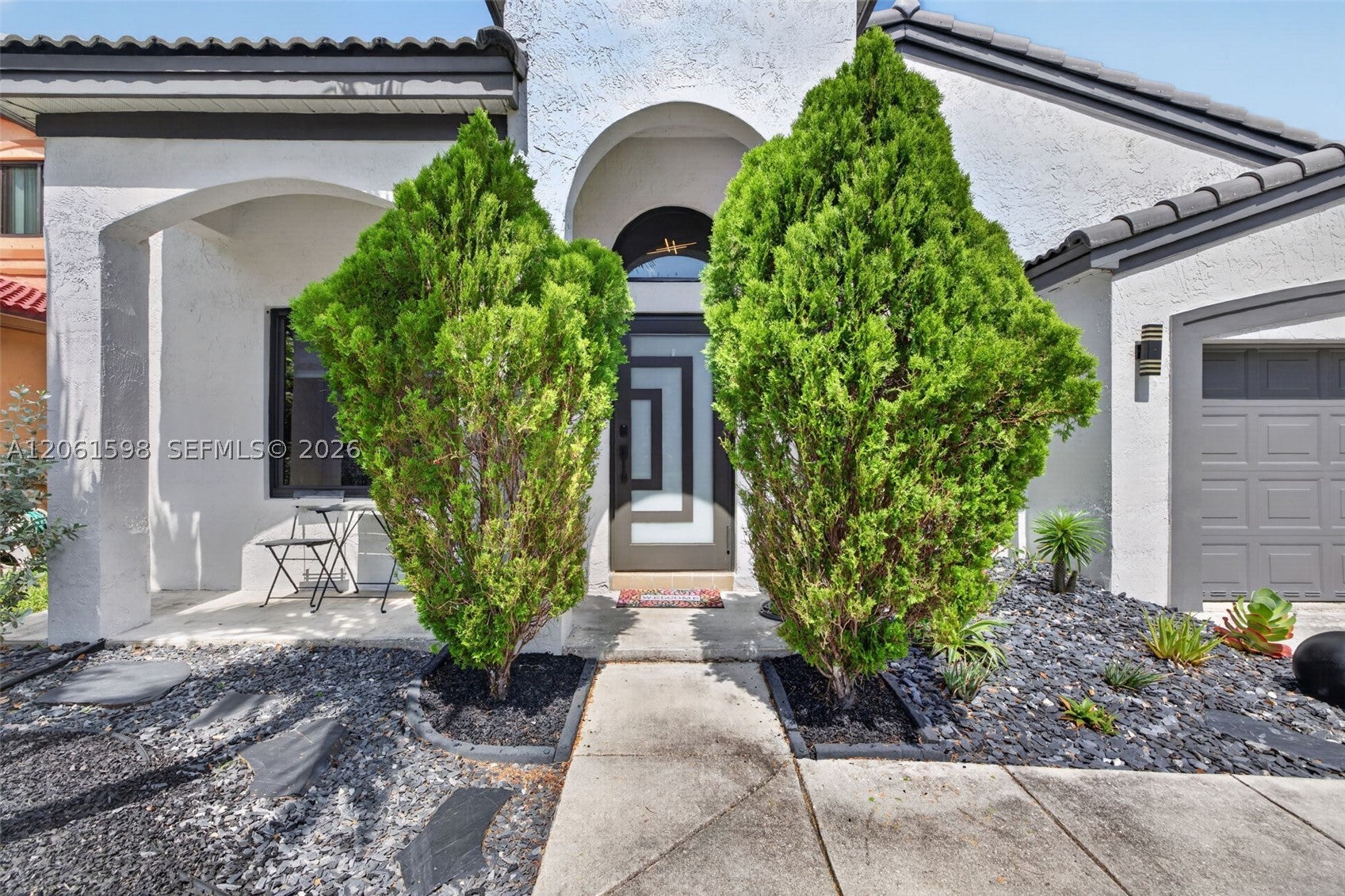 1603 E Harmony Lake Cir