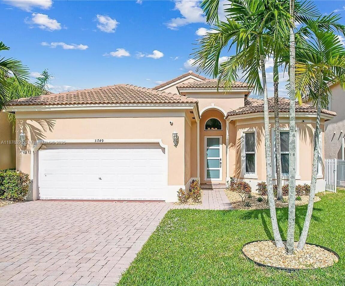 3749 NE 19th St, Homestead, FL, 33033/$554,900 1 3749 NE 19th St