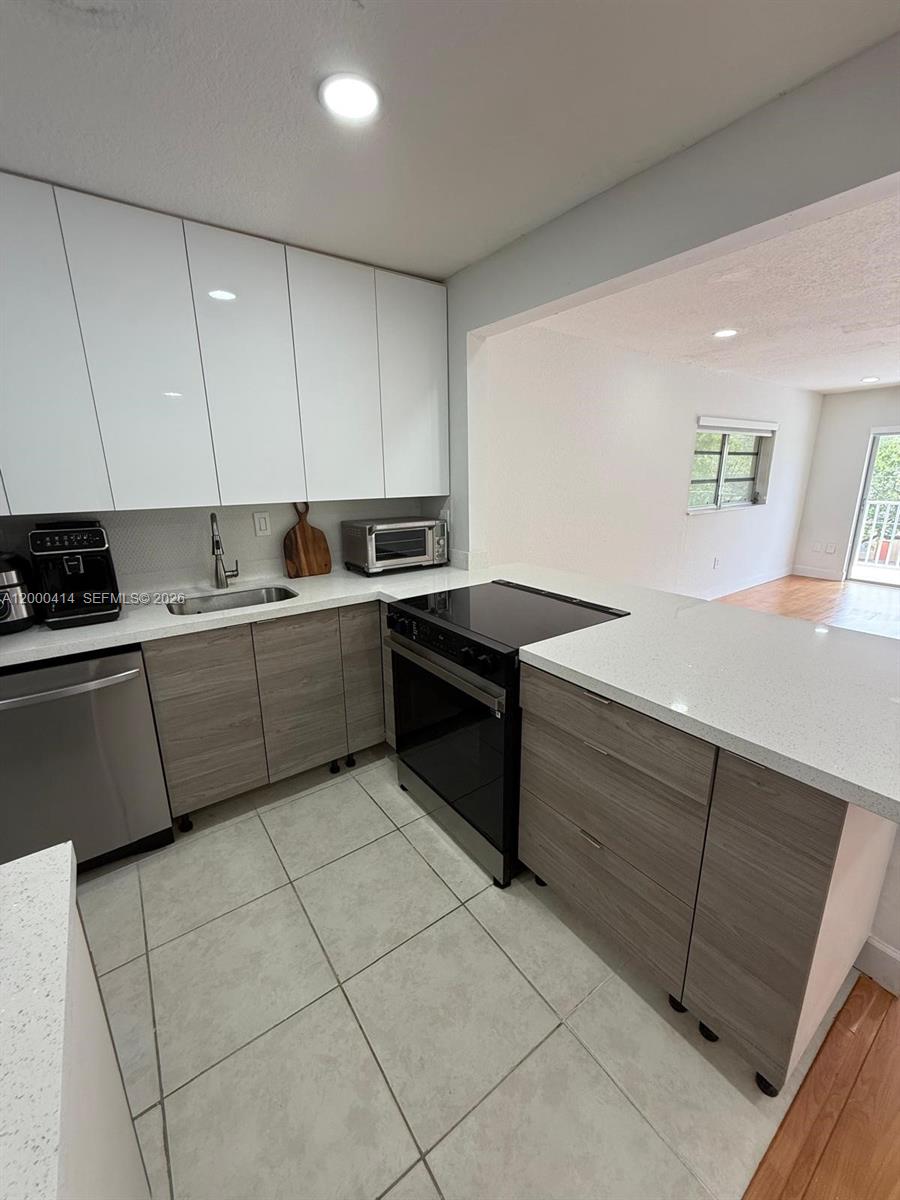BISCAYNE POINT CONDO - Residential